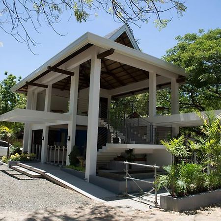 Karancho Beach House Мактан Екстериор снимка