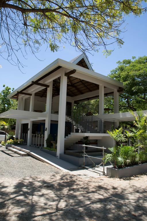 Karancho Beach House Мактан Екстериор снимка